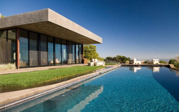 2-Private-swimming-pool-600x375